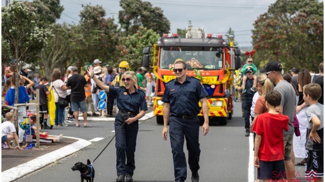 Image © Claude Thérond – used with permission Firefighters with dog at Santa parade